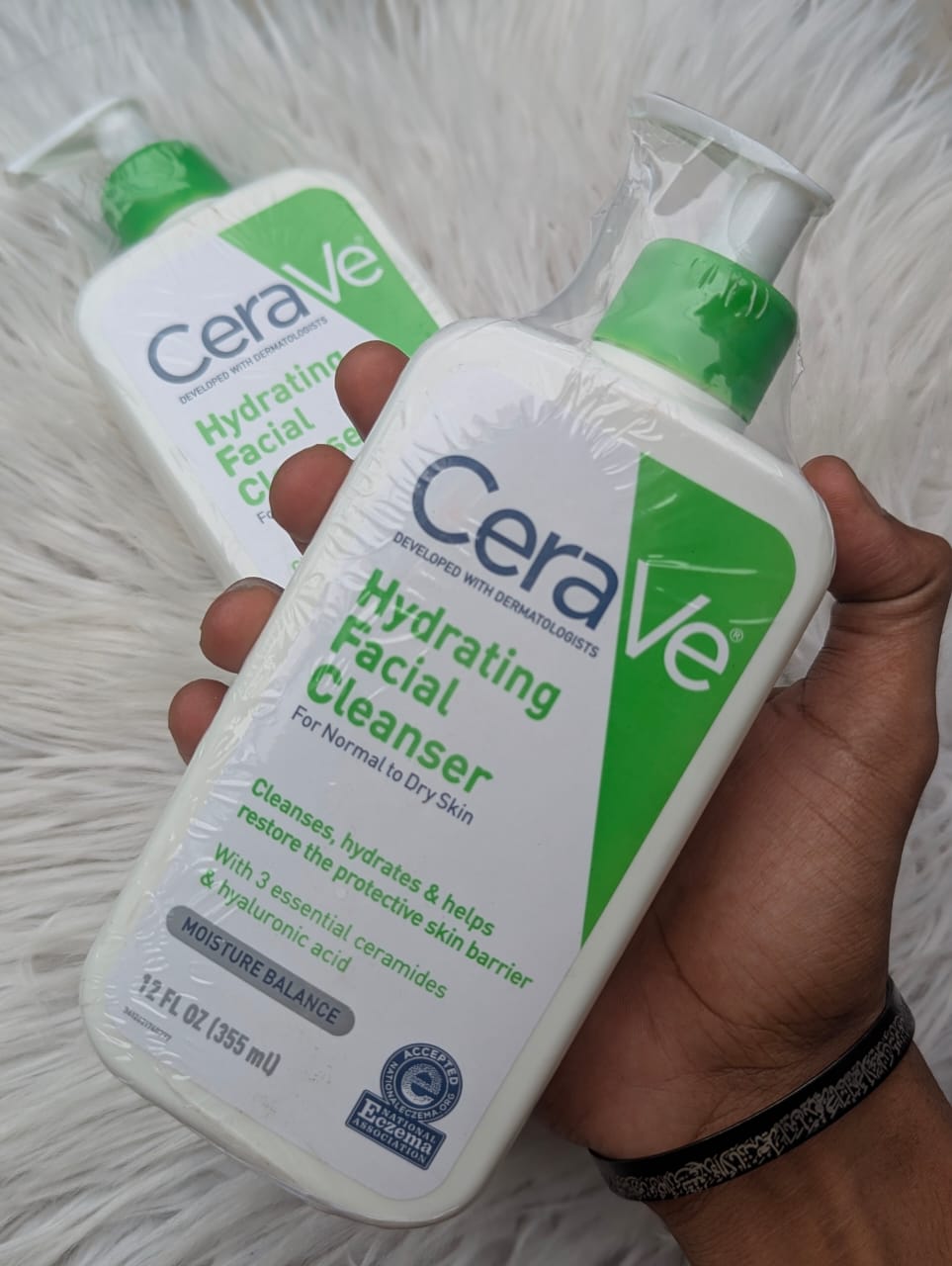 CeraVe Hydrating Facial Cleanser - Image 2