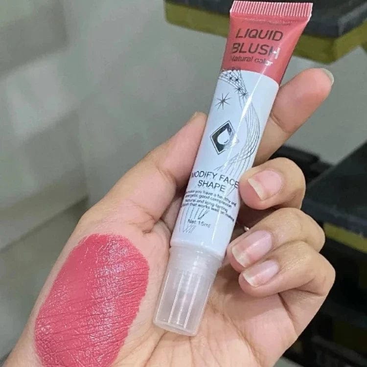 Liquid blush tube makes your cheeks glowy - Image 3