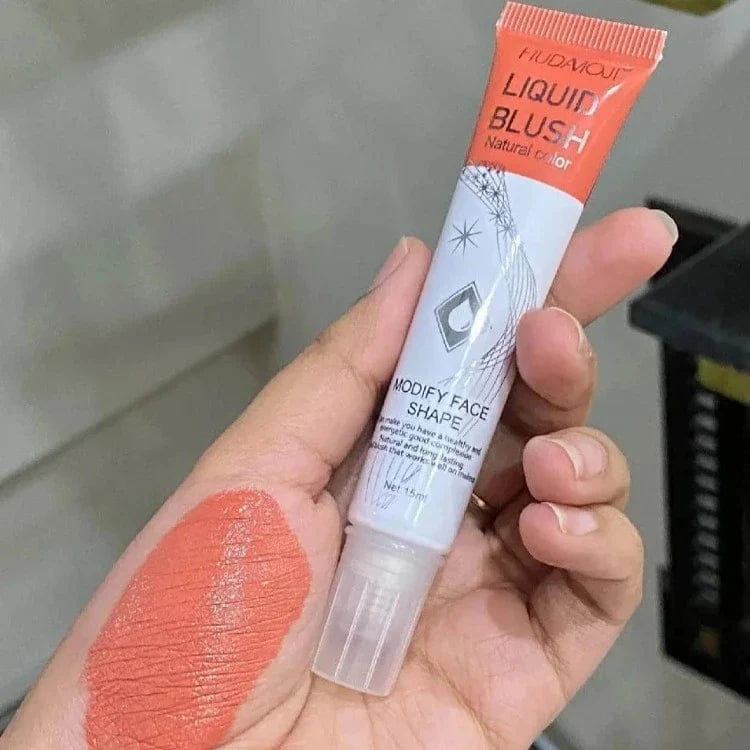 Liquid blush tube makes your cheeks glowy - Image 4