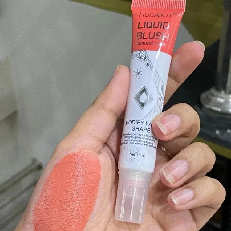 Liquid blush tube makes your cheeks glowy - Image 5