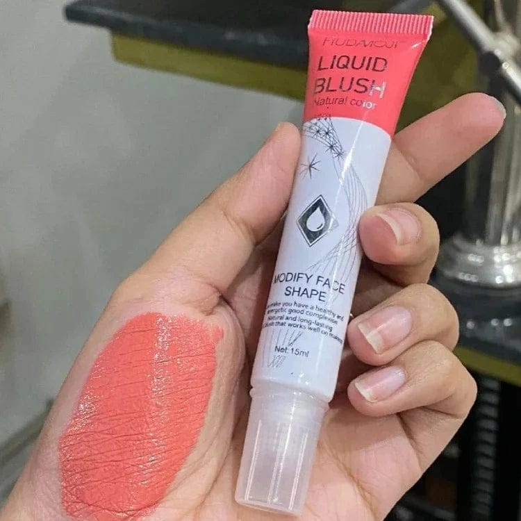 Liquid blush tube makes your cheeks glowy - Image 6