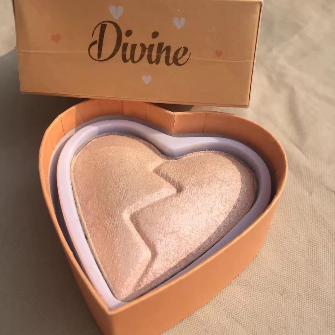 I Heart Makeup Blushing Hearts | Highlighter - Image 5